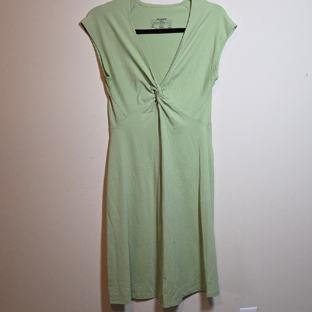 Patagonia Green Bandha Dress with Twist Front.  Size Medium